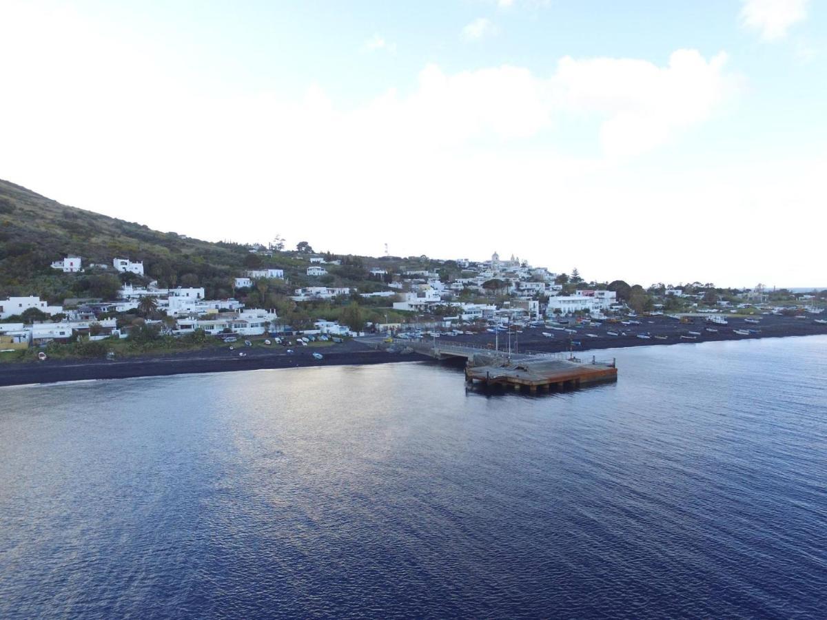 Con I Piedi Nell'Acqua Apartment Stromboli Exterior photo